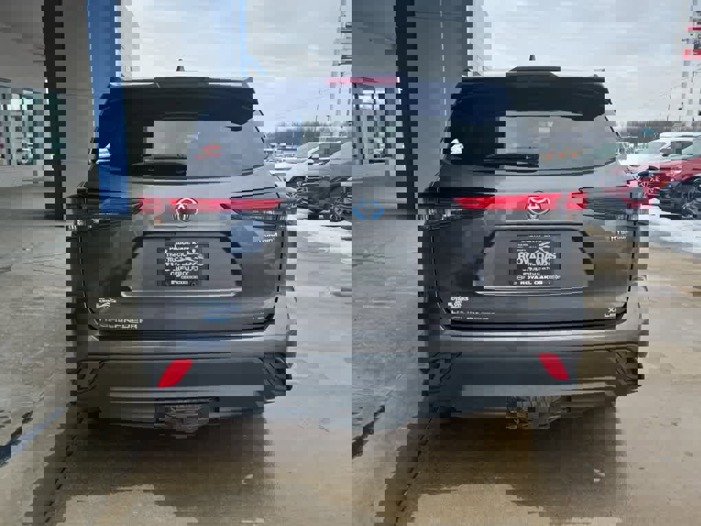 Used 2023 Toyota Highlander XLE image 7