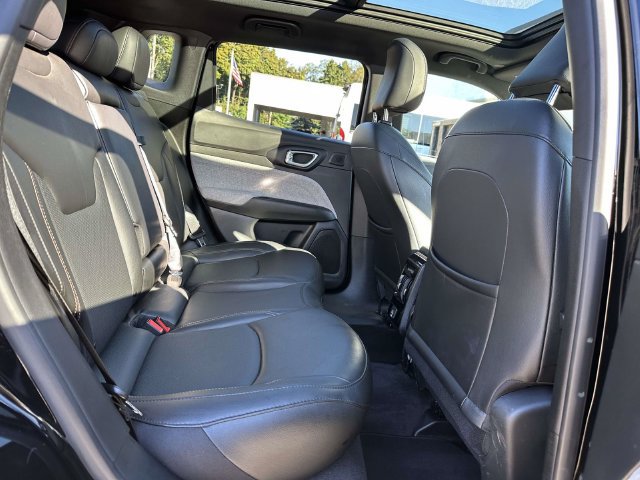 Used 2023 Jeep Compass Latitude w/ Sun and Sound Group AWD/4WD image 23