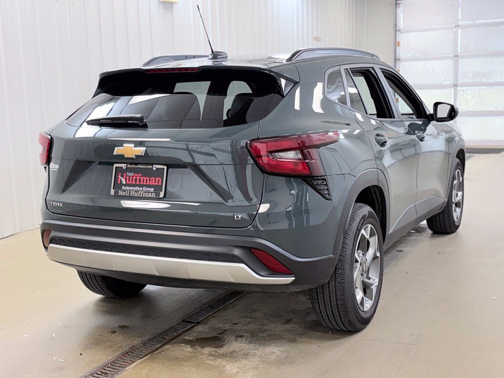 Used 2025 Chevrolet Trax LT w/ Driver Confidence Package FWD image 5