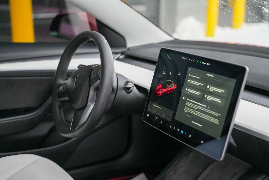 Used 2021 Tesla Model 3 Performance image 28