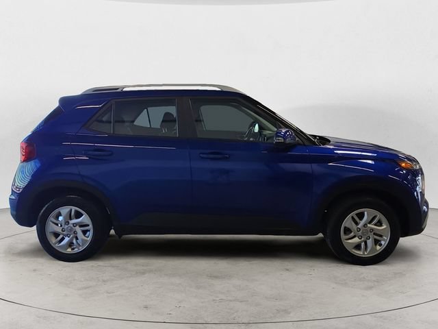 Used 2021 Hyundai Venue FWD image 4