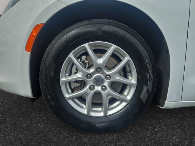 Used 2023 Chrysler Voyager LX FWD image 4