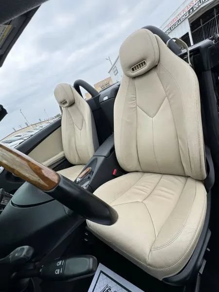 Used 2011 Mercedes-Benz SLK 300 image 22