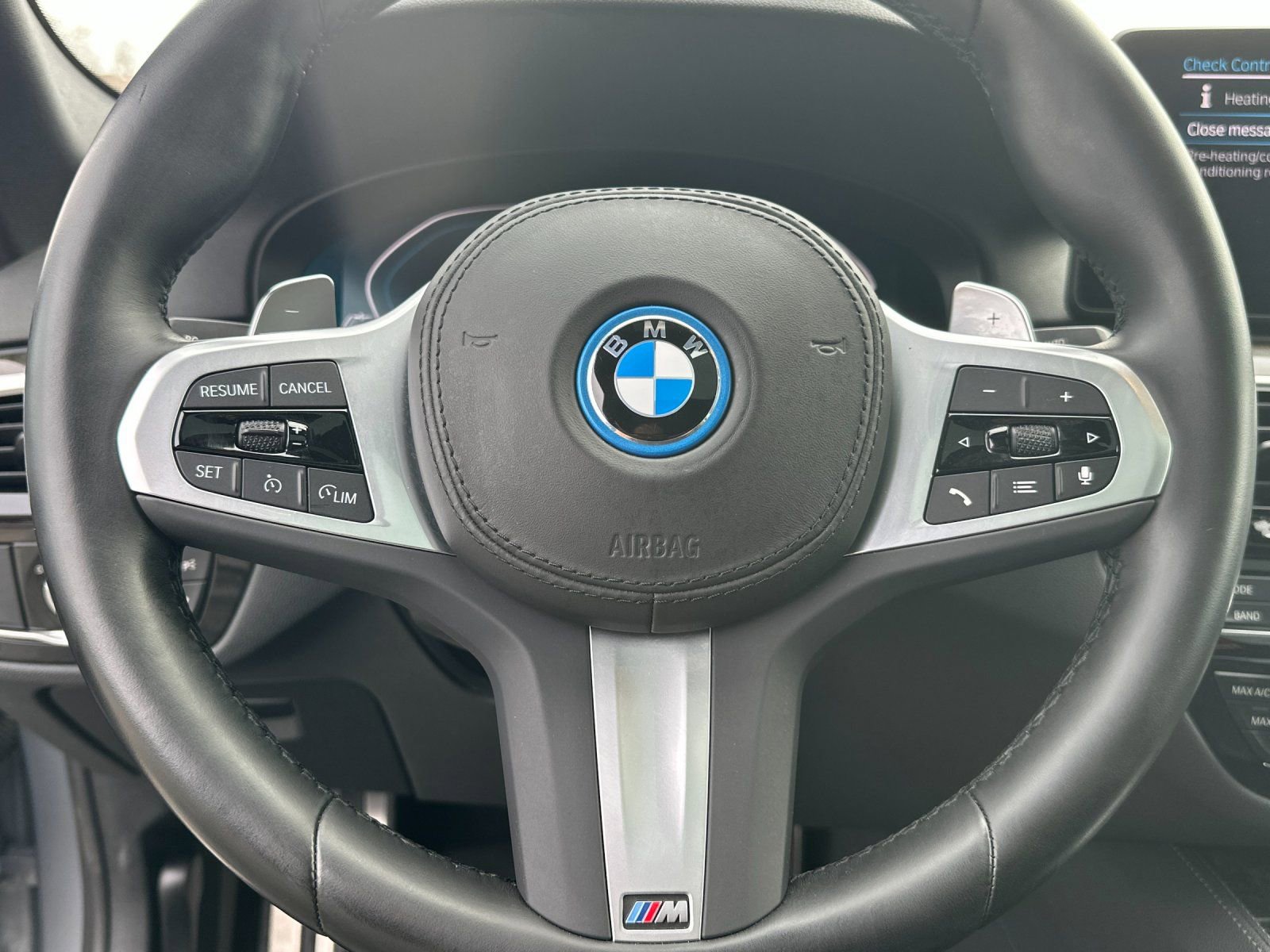 Used 2023 BMW 530e w/ M Sport Package image 23