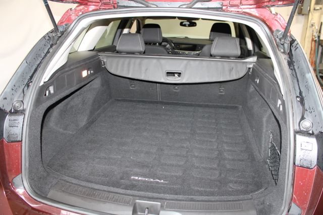 Used 2018 Buick Regal Preferred w/ Sights and Sounds Package AWD/4WD image 32