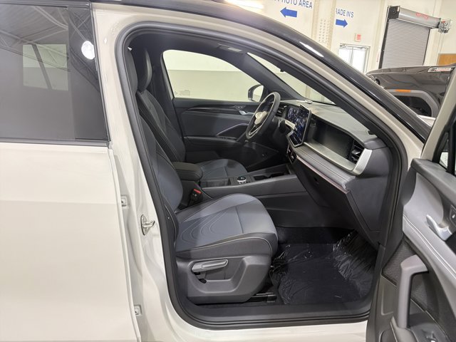New 2026 Volkswagen Tiguan SE R-Line AWD/4WD image 37