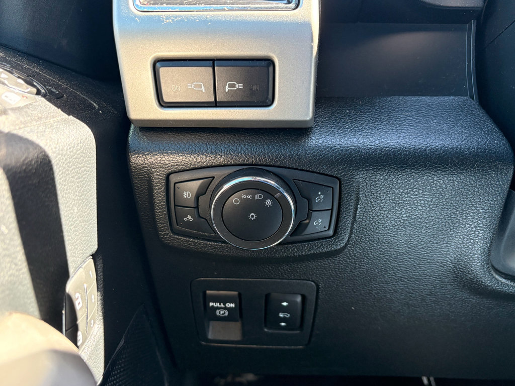 Used 2020 Ford F150 Lariat w/ Equipment Group 502A Luxury AWD/4WD image 17
