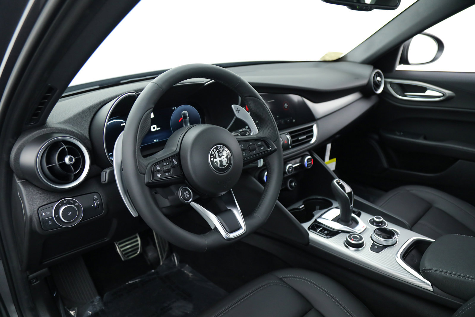 New 2025 Alfa Romeo Giulia w/ Driving Assist Package RWD image 15