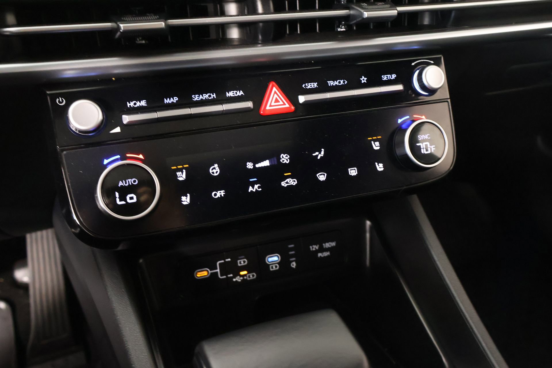 Certified 2025 Hyundai Santa Cruz Limited AWD/4WD image 8