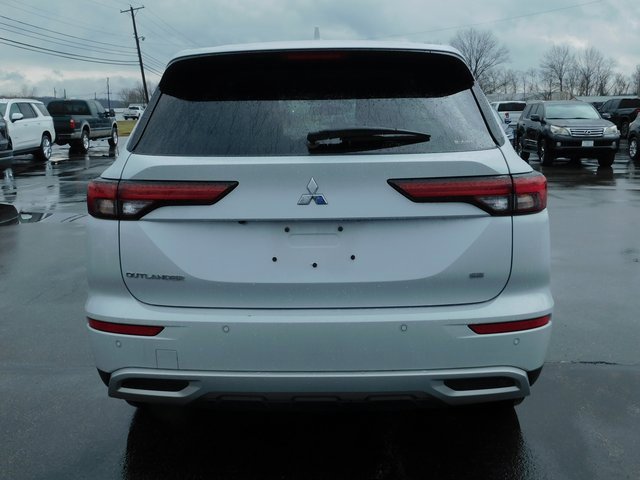 Used 2024 Mitsubishi Outlander SE image 8