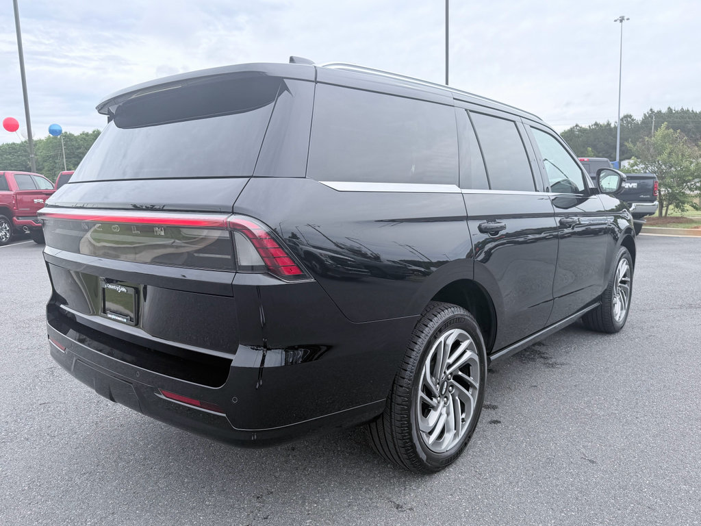 Used 2026 Lincoln Navigator Reserve AWD/4WD image 6