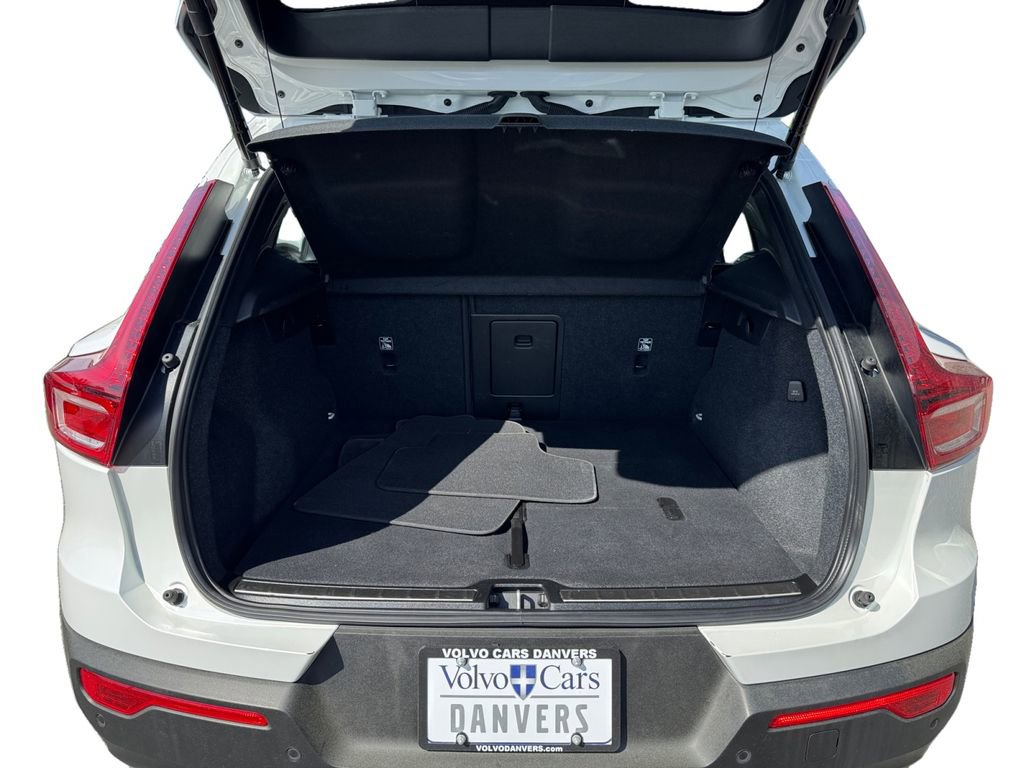 Certified 2023 Volvo XC40 B5 Plus w/ Climate Package AWD/4WD image 6