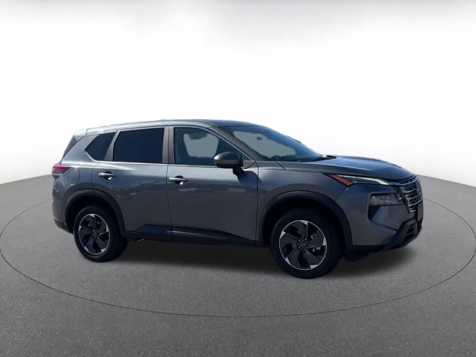 Used 2025 Nissan Rogue SV AWD/4WD image 2