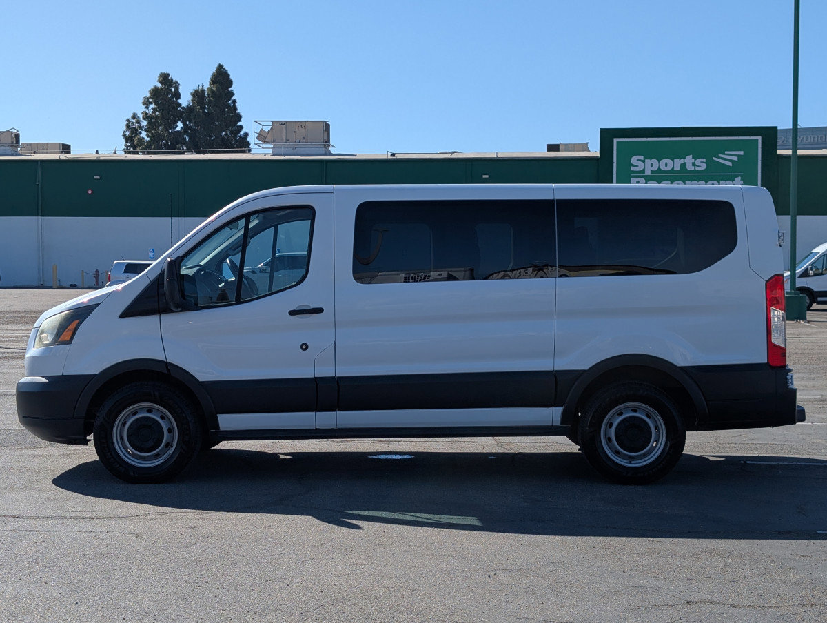 Used 2016 Ford Transit 150 XL RWD image 4
