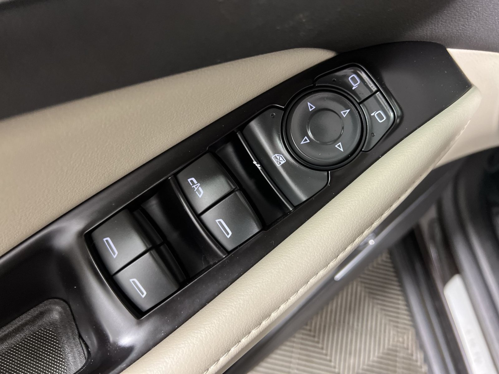 Used 2018 Buick Enclave Essence FWD image 15