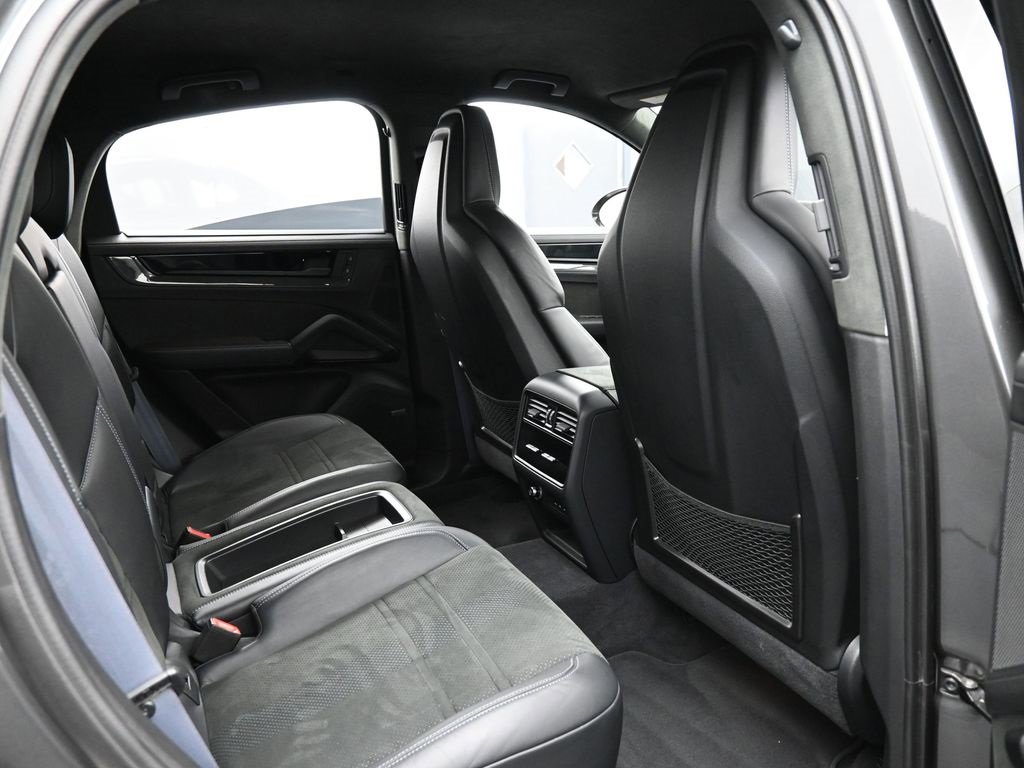 Certified 2024 Porsche Cayenne Turbo GT image 28