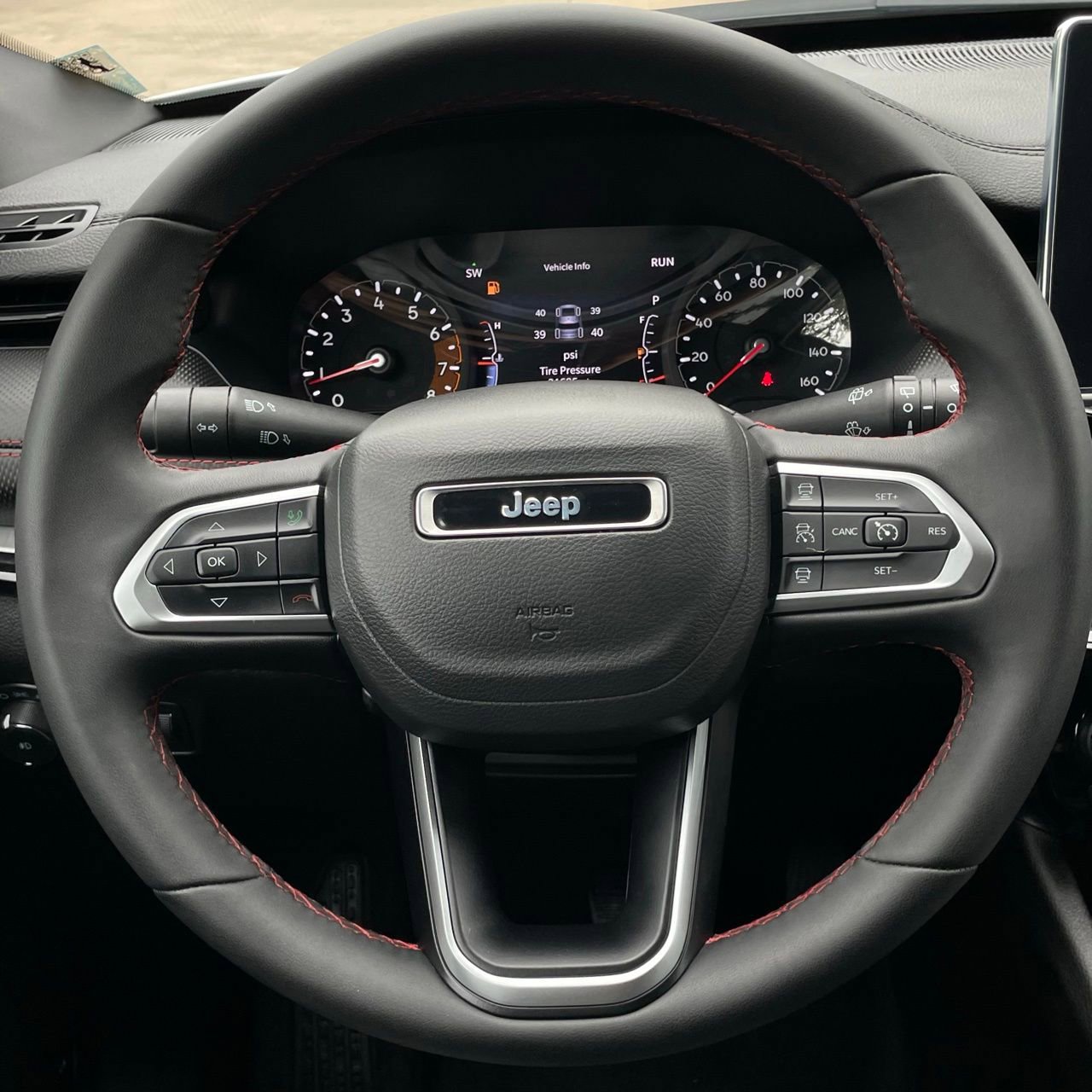Used 2025 Jeep Compass Trailhawk AWD/4WD image 13