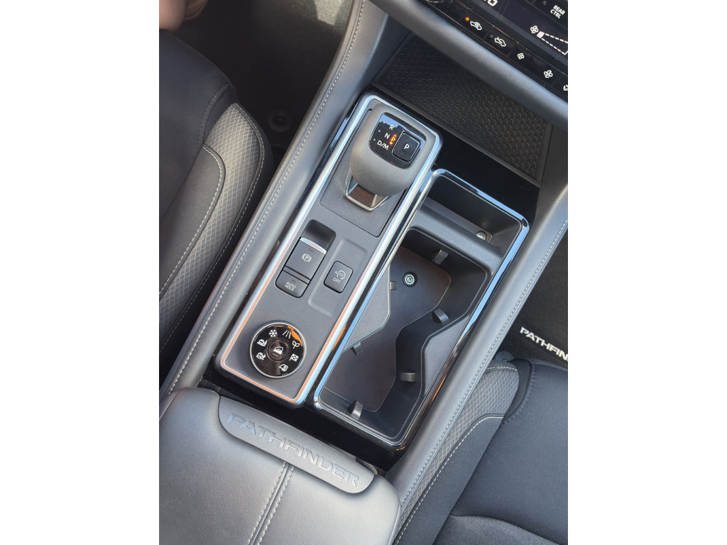 Used 2025 Nissan Pathfinder SV AWD/4WD image 27