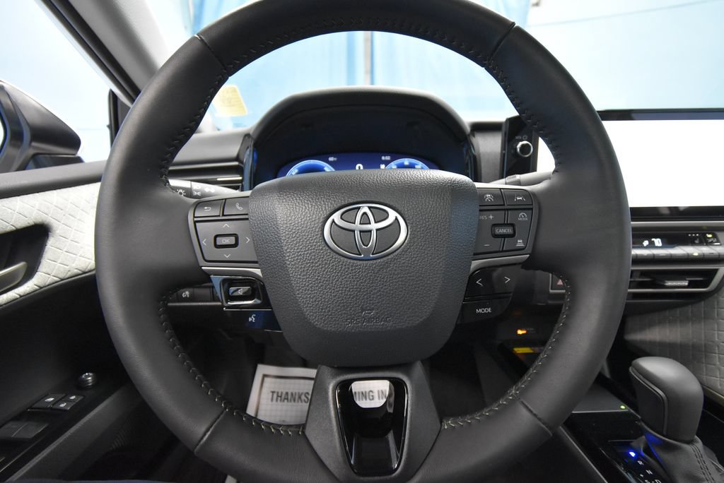 Used 2025 Toyota Camry XLE AWD/4WD image 9