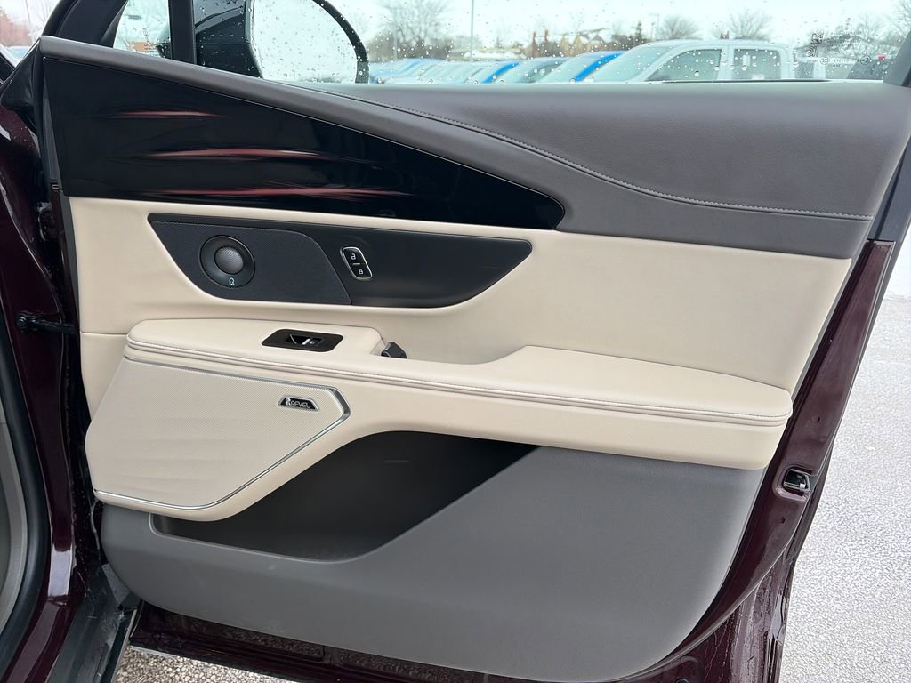 Used 2025 Lincoln Nautilus Premier w/ Equipment Group 102A image 10