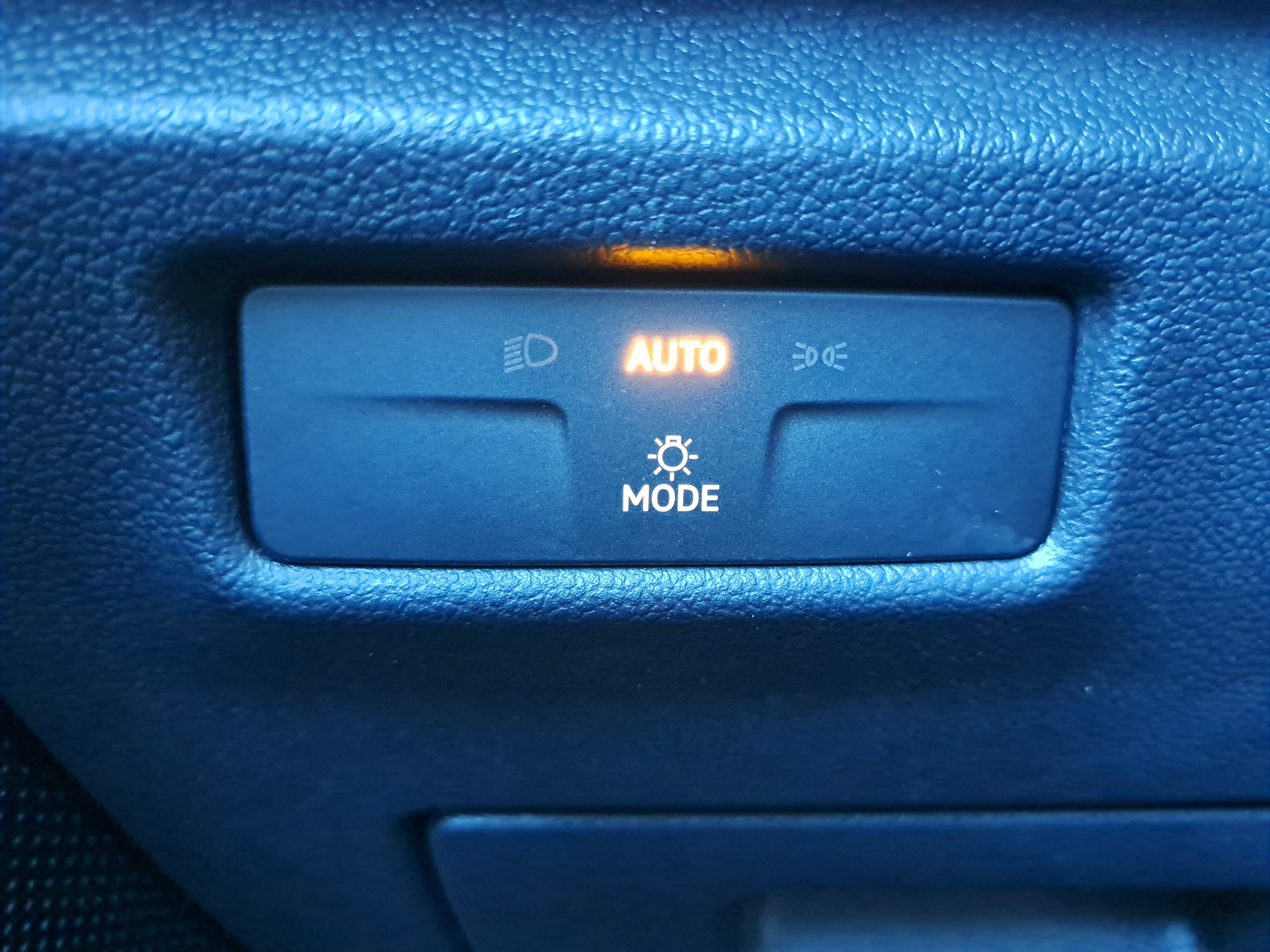 Used 2025 Volkswagen Tiguan SE AWD/4WD image 26