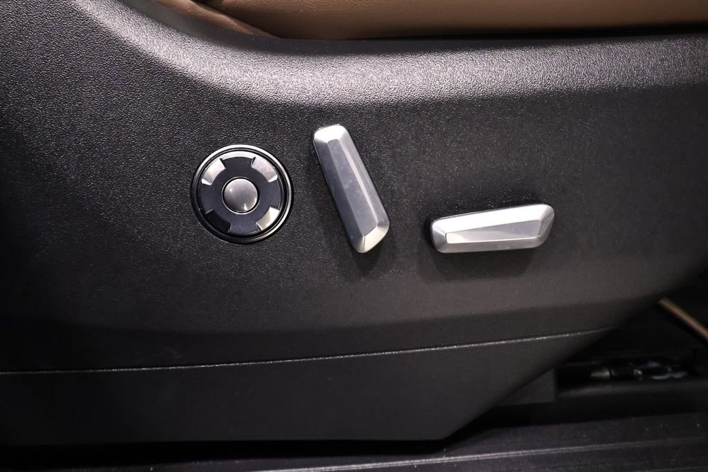 Used 2025 Lincoln Navigator Black Label image 23