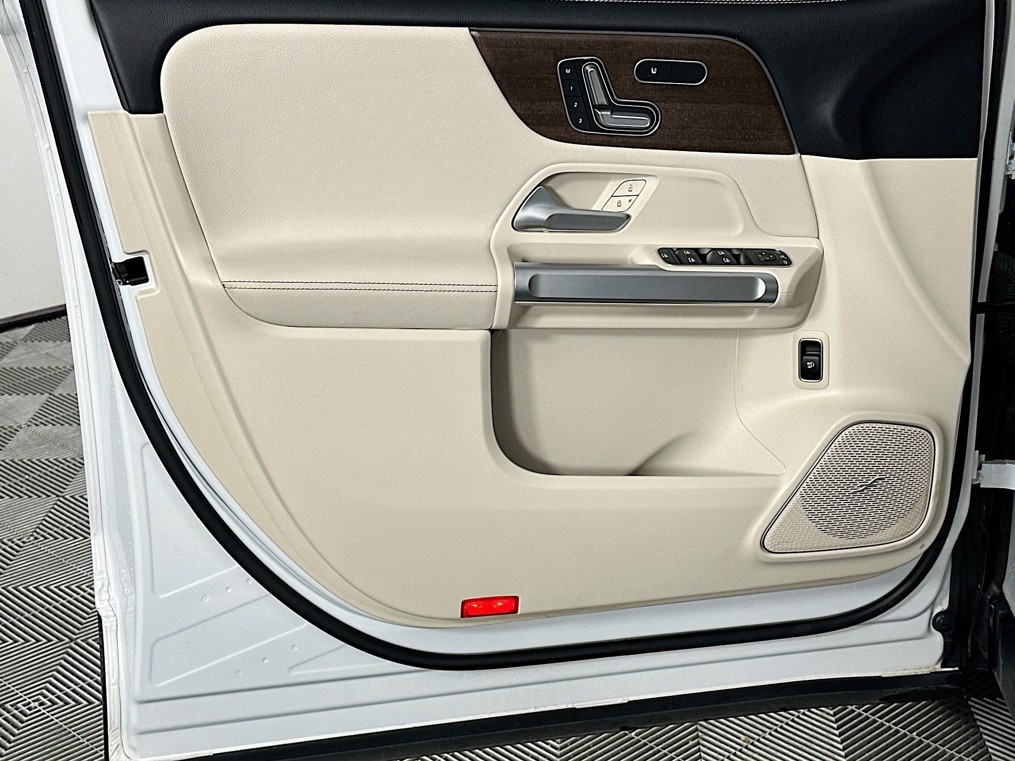 Used 2020 Mercedes-Benz GLB 250 4MATIC image 19