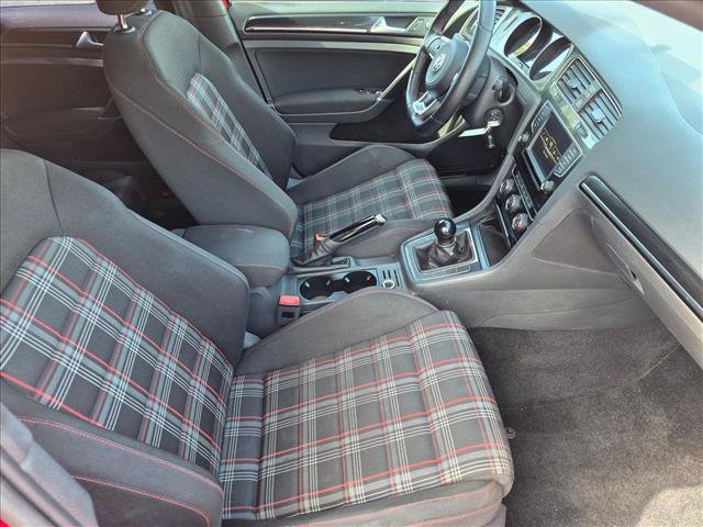 Used 2017 Volkswagen Golf 4-Door FWD image 16