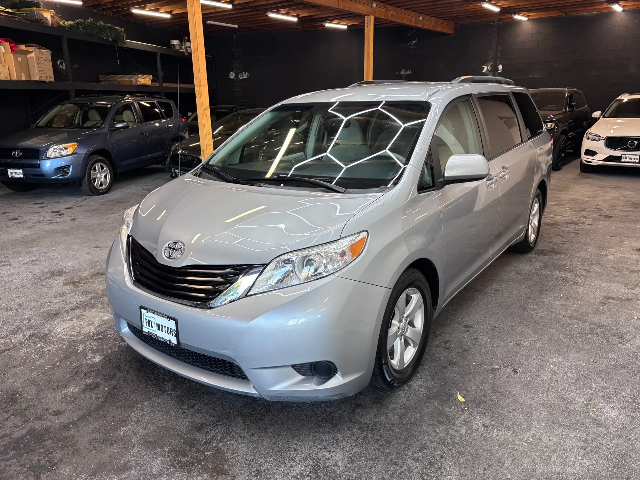 Used 2014 Toyota Sienna LE FWD image 3