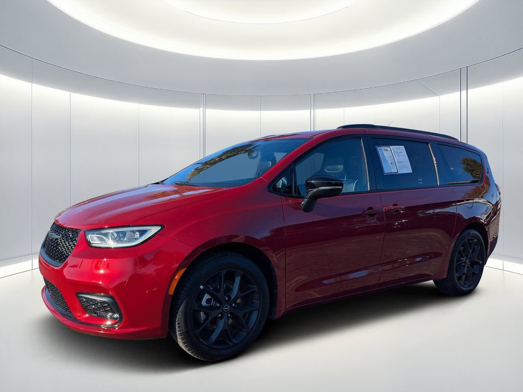 Used 2025 Chrysler Pacifica Limited FWD image 7