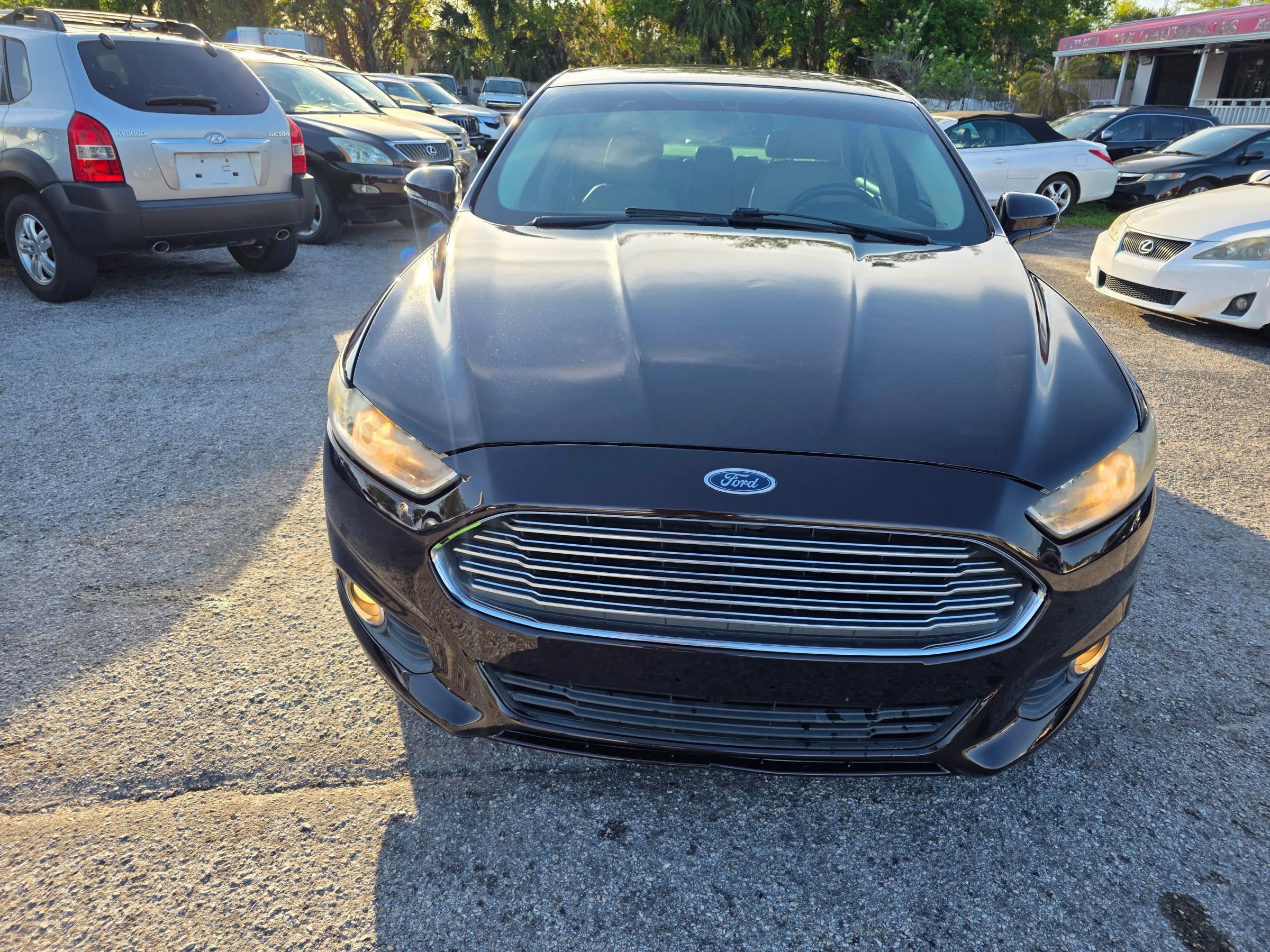 Used 2013 Ford Fusion SE FWD image 2