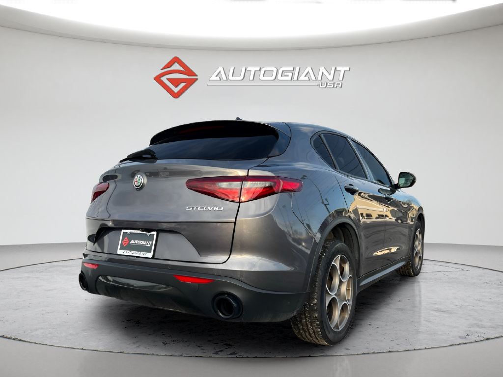 Used 2023 Alfa Romeo Stelvio Sprint RWD image 7