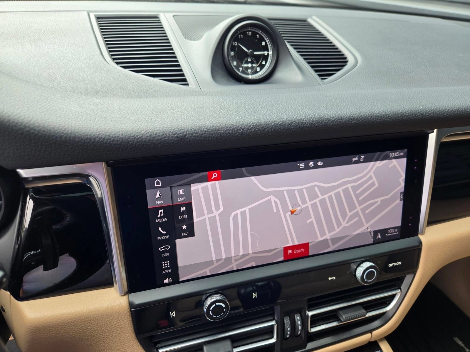 Certified 2024 Porsche Macan S AWD/4WD image 22