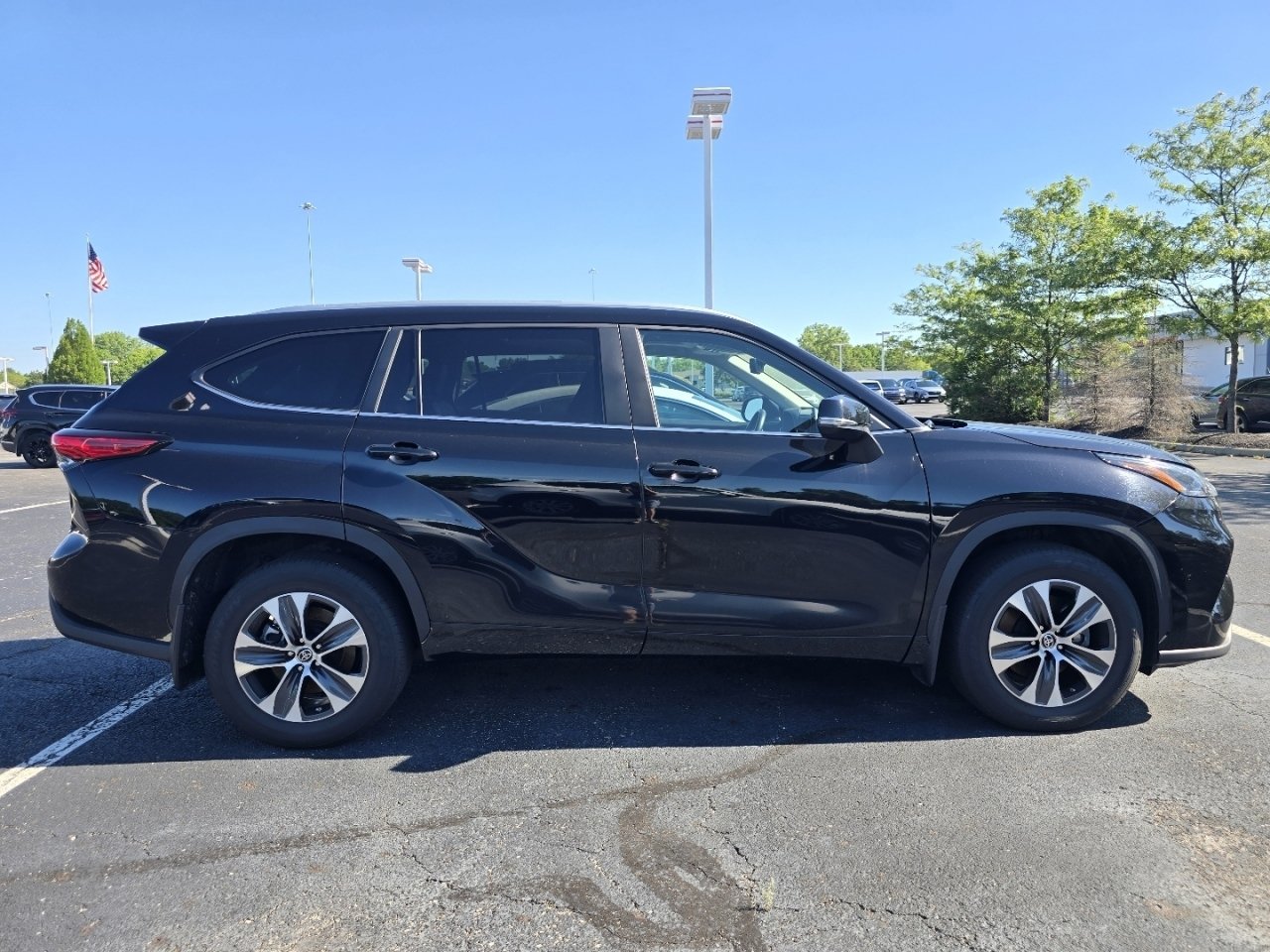 Used 2023 Toyota Highlander XLE AWD/4WD image 8