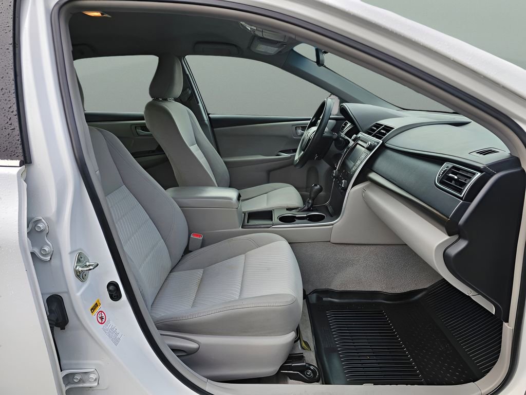Used 2016 Toyota Camry LE FWD image 10