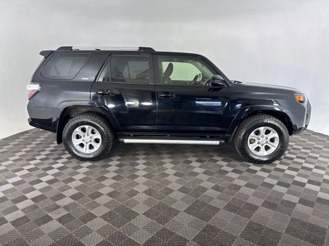 Used 2019 Toyota 4Runner SR5 AWD/4WD image 4