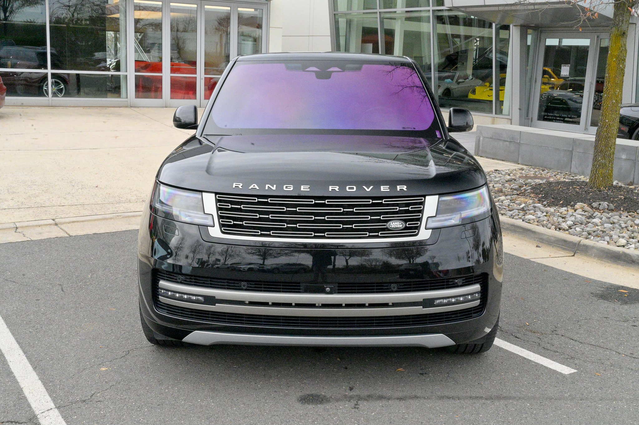 Used 2023 Land Rover Range Rover SE image 2