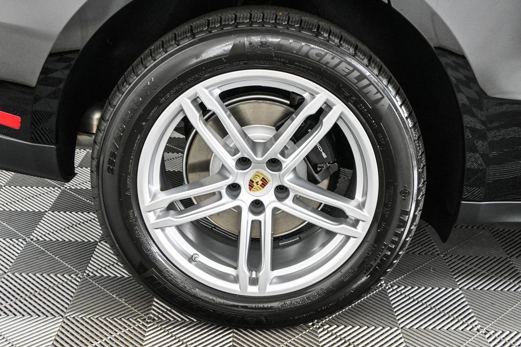 Certified 2026 Porsche Macan image 39