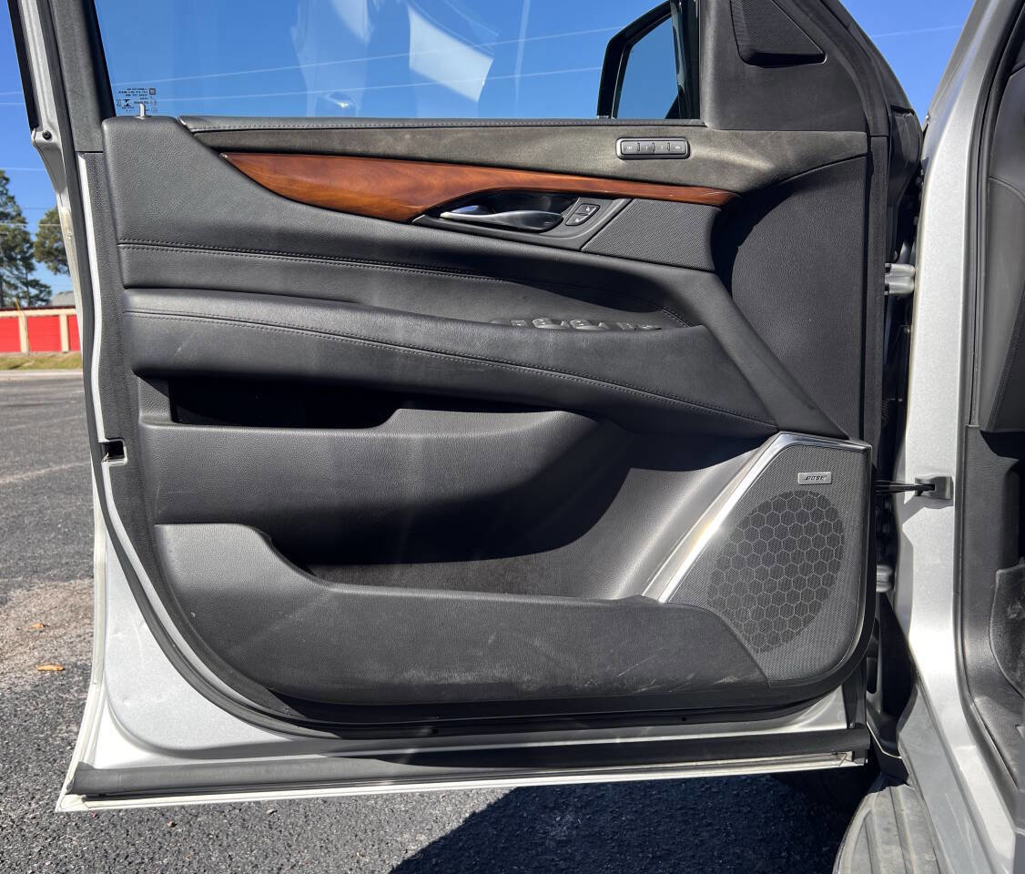 Used 2019 Cadillac Escalade Luxury image 12