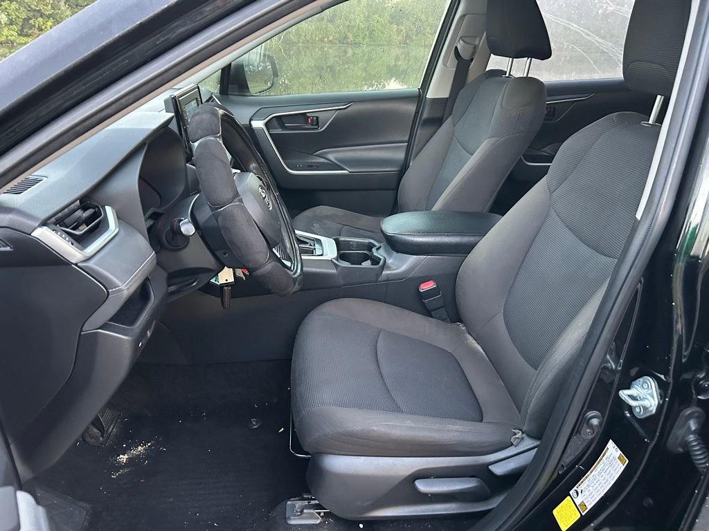 Used 2020 Toyota RAV4 LE image 14