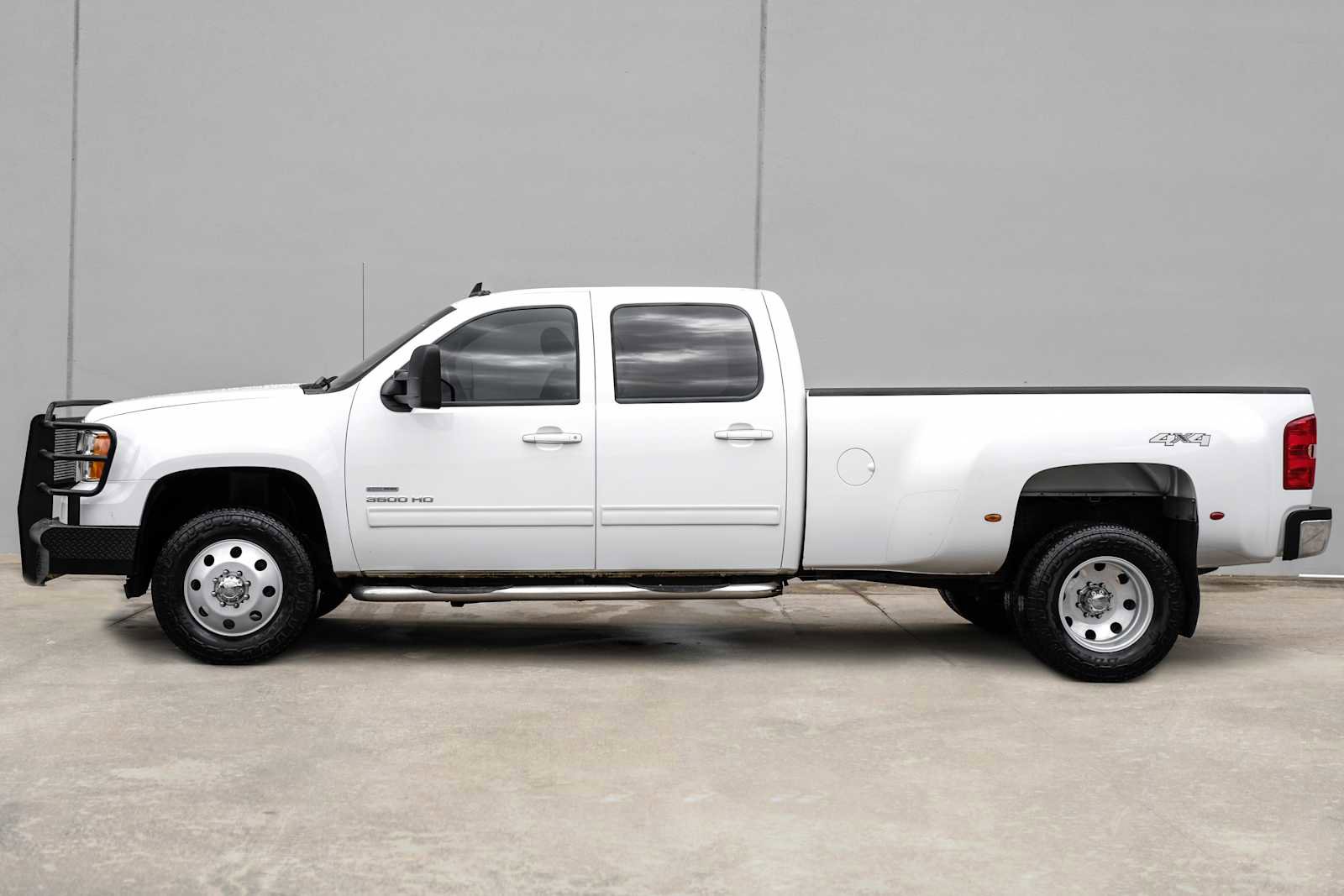Used 2010 GMC Sierra 3500 SLT w/ SLT Convenience Package image 10