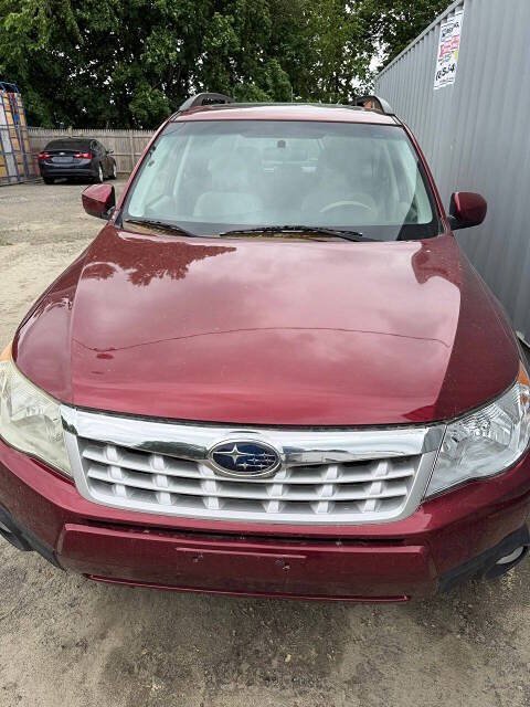 Used 2013 Subaru Forester 2.5X Premium w/ All-Weather Plus Pkg AWD/4WD image 8
