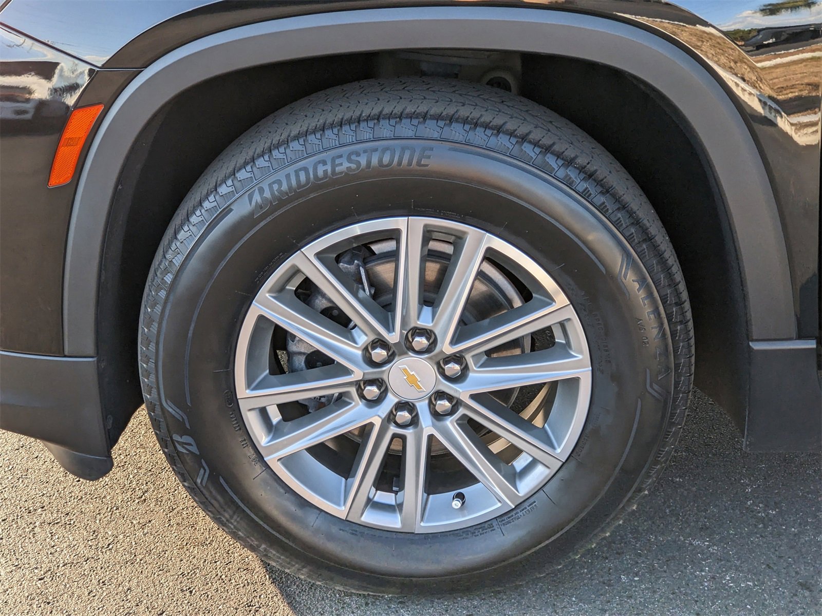 Used 2023 Chevrolet Traverse LT image 35