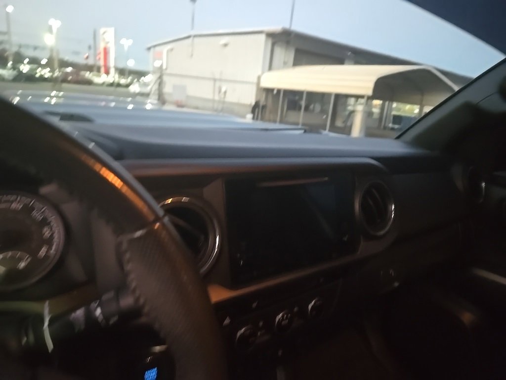 Used 2017 Toyota Tacoma TRD Sport w/ Premium & Technology Package image 12