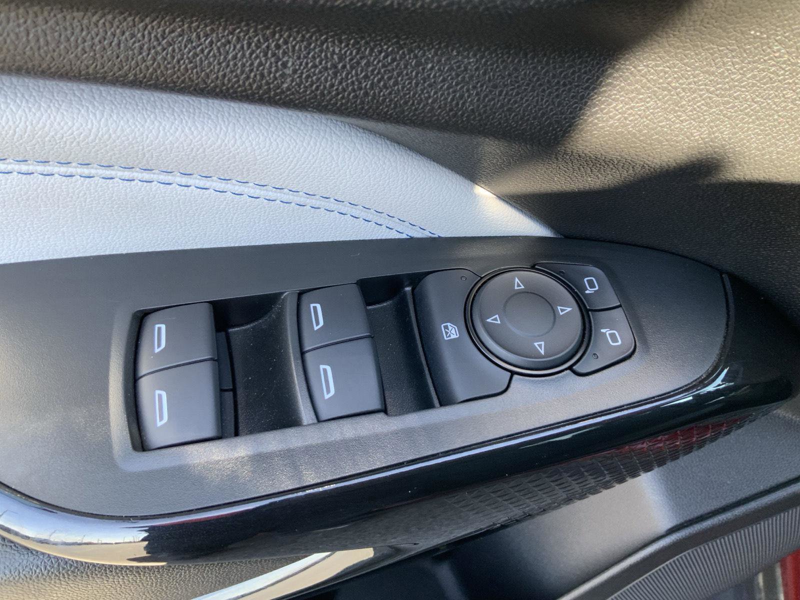 Used 2025 Chevrolet Trax LT w/ LT Convenience Package image 23