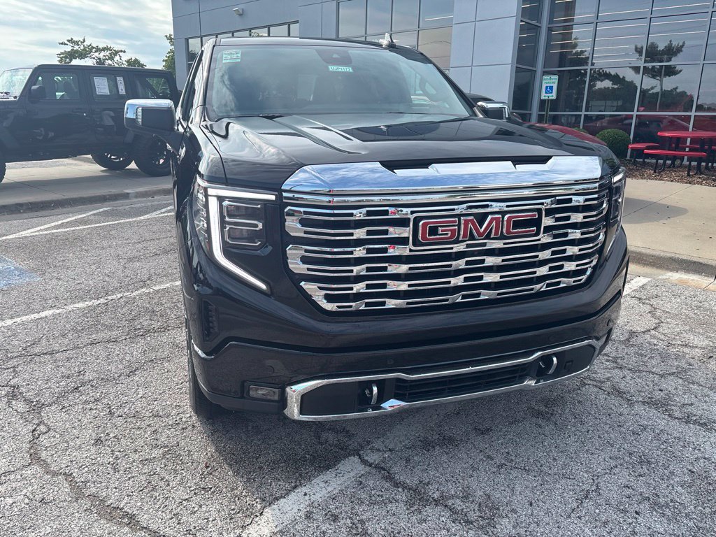 Used 2023 GMC Sierra 1500 Denali w/ Denali Reserve Package AWD/4WD image 9