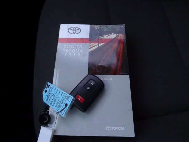 Used 2018 Toyota Tacoma TRD Sport AWD/4WD image 38