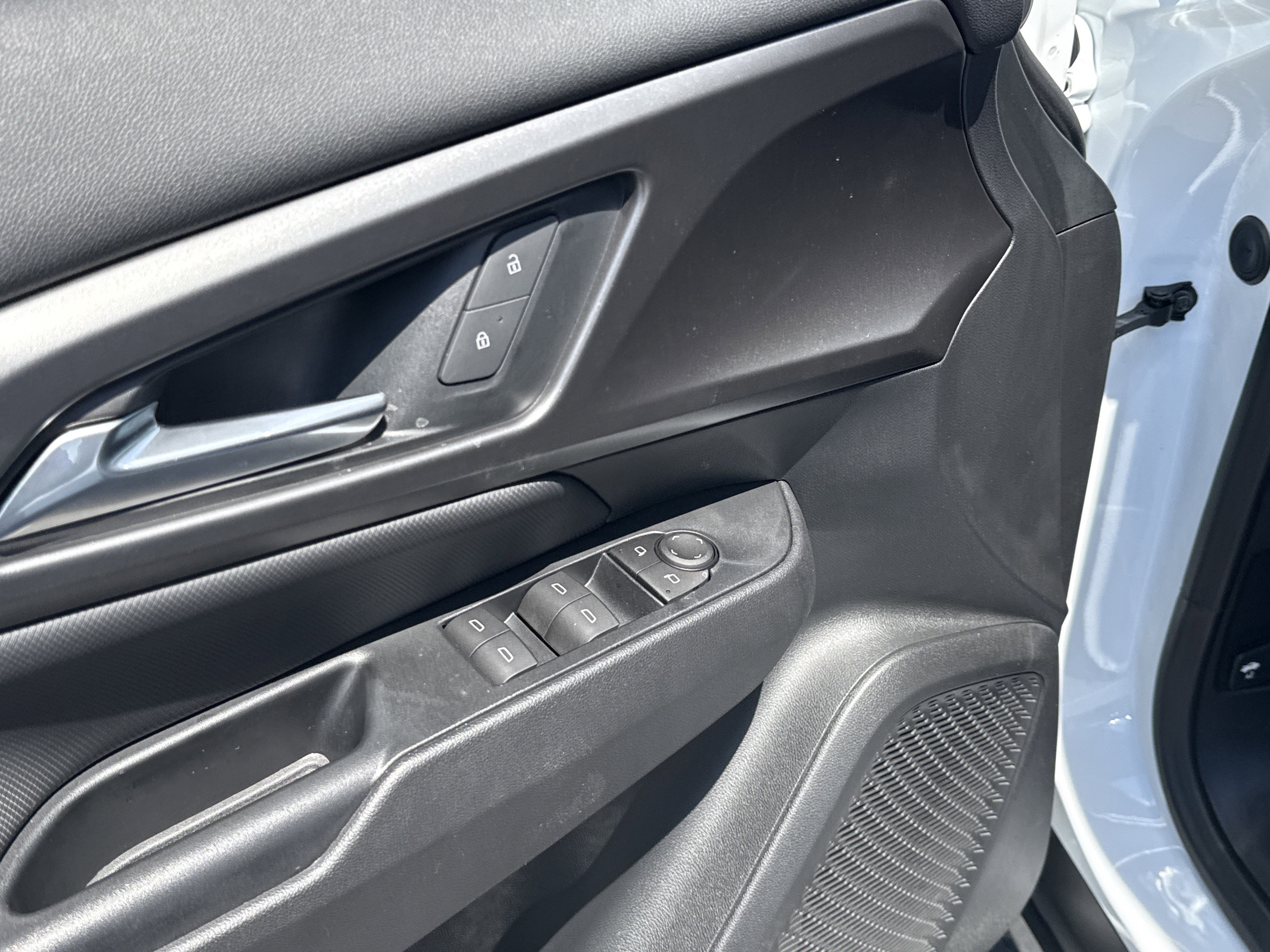 Used 2025 Chevrolet Equinox EV LT image 15