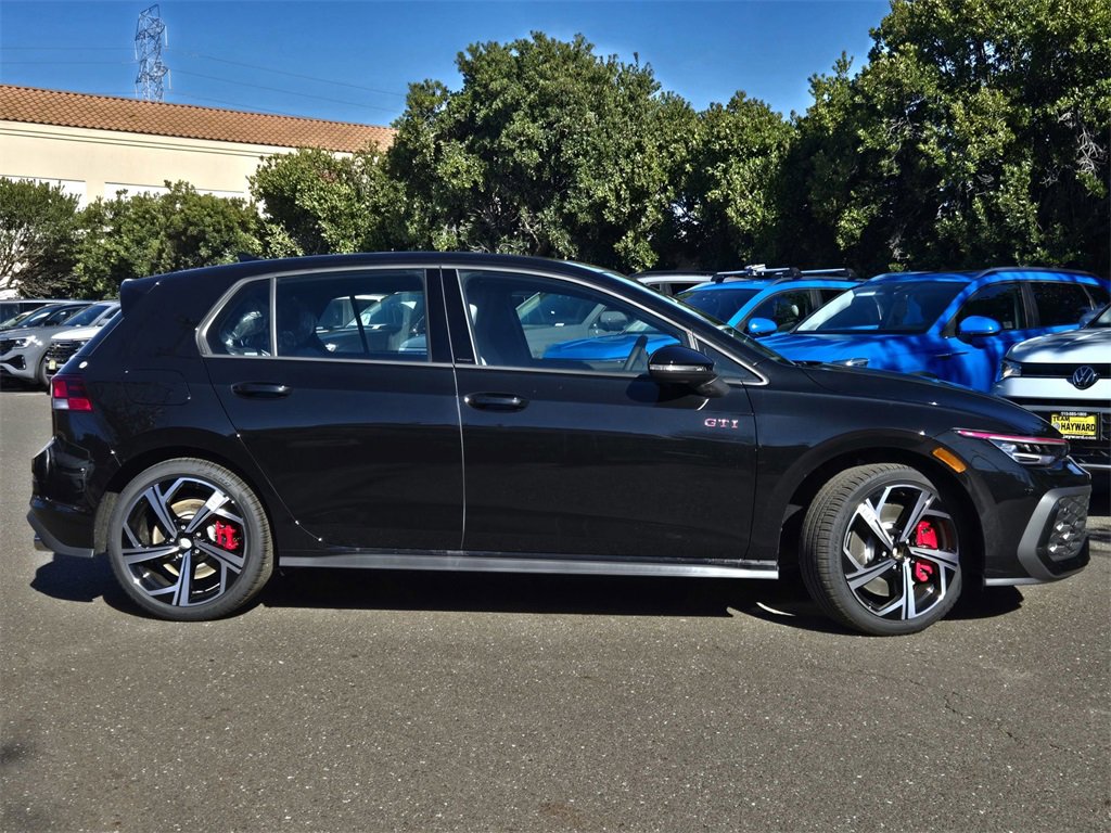 New 2026 Volkswagen GTI SE image 2