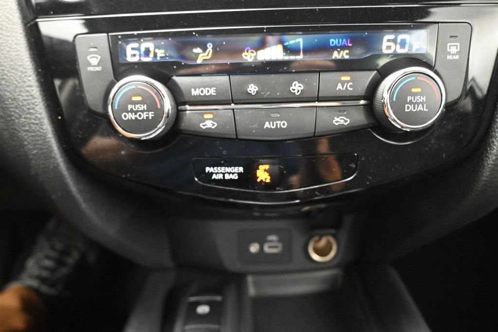 Used 2020 Nissan Rogue SV w/ Premium Package AWD/4WD image 25
